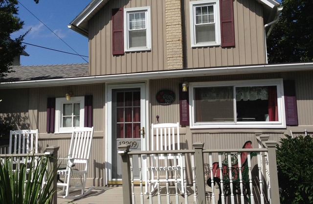 Quiet, Cozy Cottage With Two Waterfronts, On Lake Ontario And Johnson's Creek