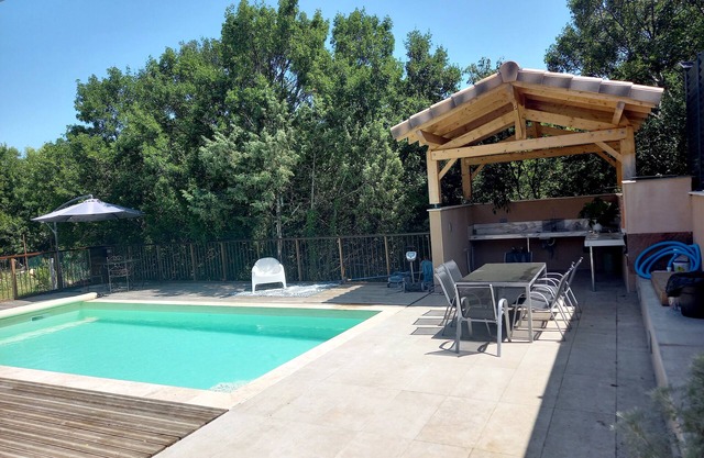 Quiet family villa with pool