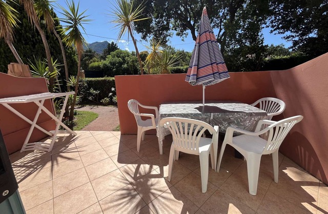Quiet studio with terrace for 4 people near the beach
