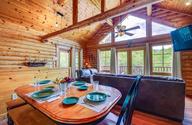Quiet Gatlinburg Cabin with Lookout Decks and Hot Tub!