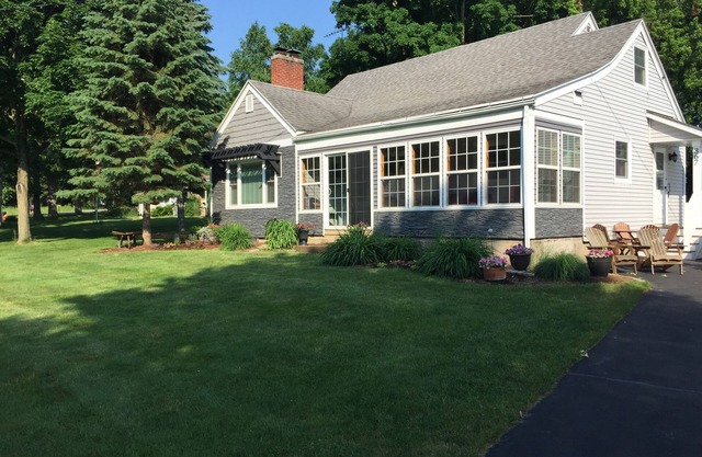 Quiet Green Lake Retreat, Walking Distance to Action