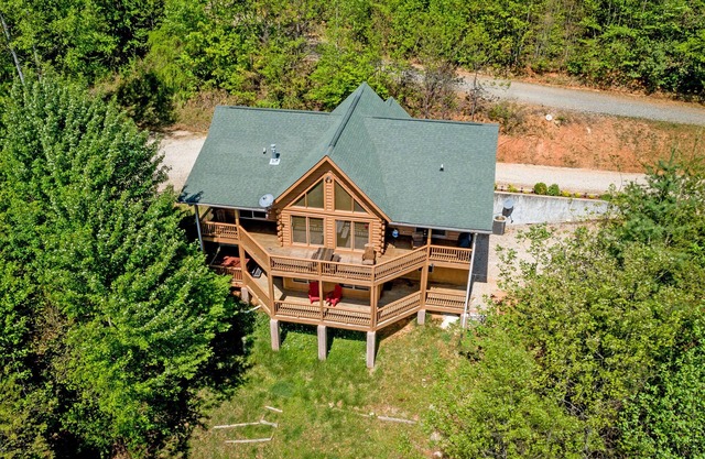 Quiet Haven Mountain Top Cabin - 3 Bedroom Cabin w/Breathtaking Views