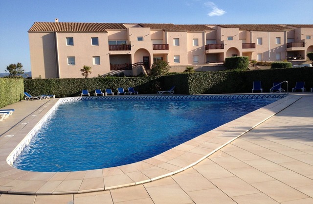 QUIET, HIGH STANDING, LARGE TERRACE AND SWIMMING POOL NEAR THE BEACH