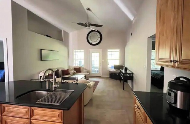 Quiet Home! Water access, king bed, screened porch