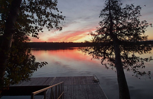 Quiet Lakefront Cottage near Acadia National Park