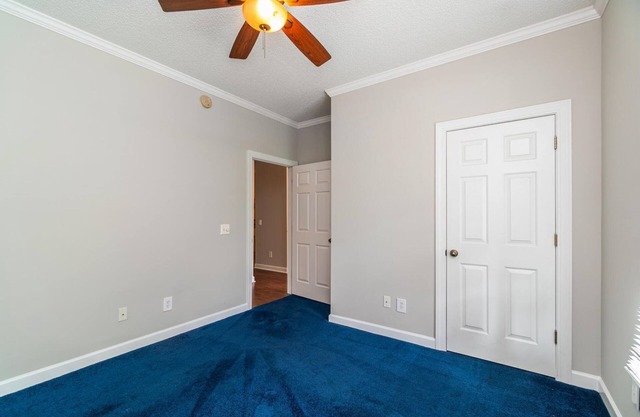 Quiet Lakeside Escape - Just miles from Historic Downtown Charleston!