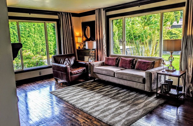 Quiet Mid- Century Charmer Near Seattle Airport