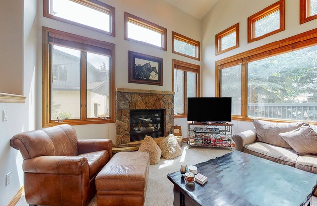 Quiet mountain retreat with deck, fireplace, central AC, & W/D - near ski lifts