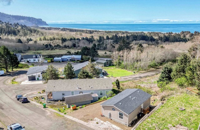 Quiet Neighborhood, Ocean View Home in Neskowin, Single-Level with King Suite an