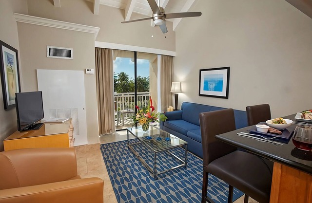 Quiet & Peaceful Stay! Relaxing Room w/ Fantastic View, Outdoor Pool