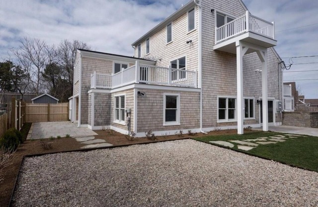 Quiet Provincetown neighborhood centrally located