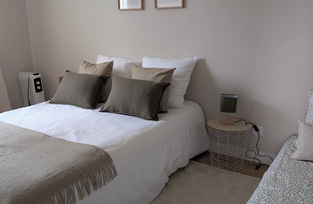 Quiet, restful house 9 minutes from the zoo and close to castles.