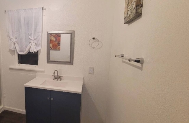 Quiet Room with Private Bathroom Near Hospitals