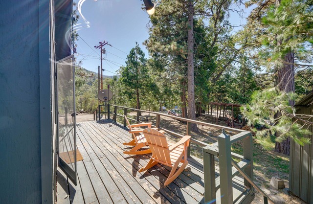 Quiet Sequoia National Forest Cabin w/Fireplace