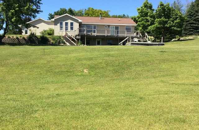 Quiet, serene countryside setting - 2 minutes to Equestrian Festival and lakes.