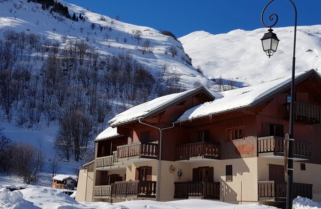 Quiet south facing apartment near the slopes with a view of the Galibier