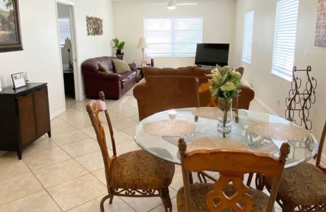 Quiet & Spacious North Palm Beach 2 bed 2 bath