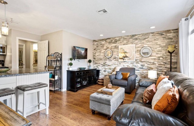 Quiet Sports Village Condo Pool Balcony Retreat