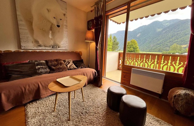 Quiet T2 apartment with balcony, near ski bus and village