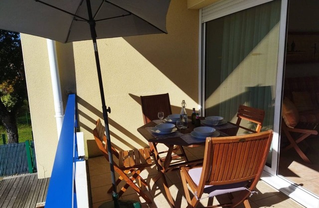 Quiet T2 Cabine Apartment - Terrace, Parking, Sleeps 6