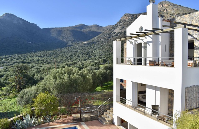 Quiet villa, 3 bed 2 bath, close to village, pool & garden, sea & mountain views