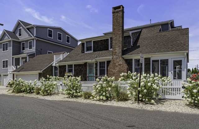 Quintessential Beachside home in Normandy Beachn