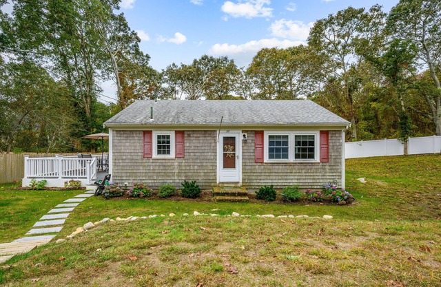 QUINTESSENTIAL COTTAGE IN BARNSTABLE VILLAGE