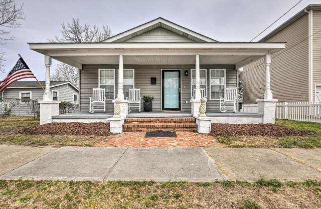 Quintessential Family Home in Dtwn Beaufort!