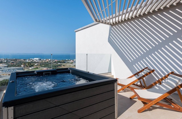 R 1314 Harmony - 2 Bedroom Sea View Villa with Jacuzzi