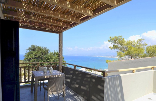 R 3013 Villa Eamon with Sea View, Sofa Bed & Soundproof Windows.