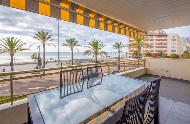 R114 Apartament Beachfront Ca la Laura