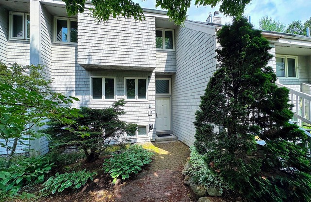 R3 Renovated Bretton Woods Slopeside townhome in the heart of the White Mountains