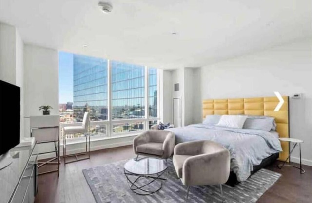 Raffles Pied-A-Tier Studio