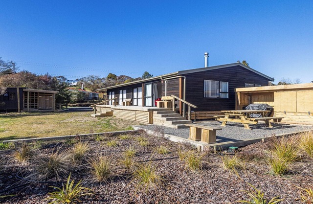 Railside Chalet - Raurimu Holiday Home