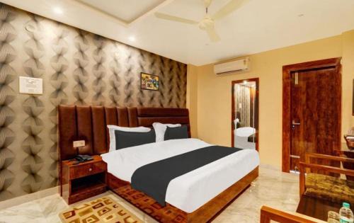 Rainbow Family Guest House- Premium Rooms with In-House PARKING - Near Prem Mandir