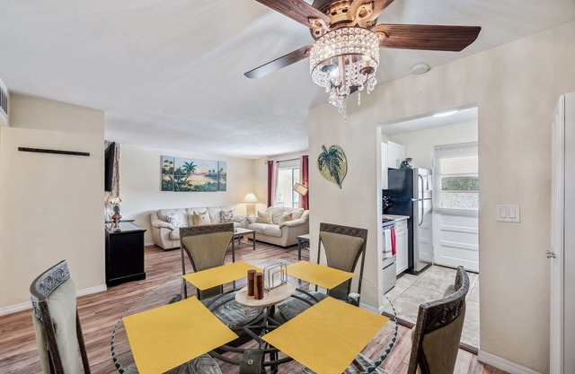 Rainforest 2/1 Condo POOL Near Clearwater Beach Safety Harbor Dunedin Bike Trail