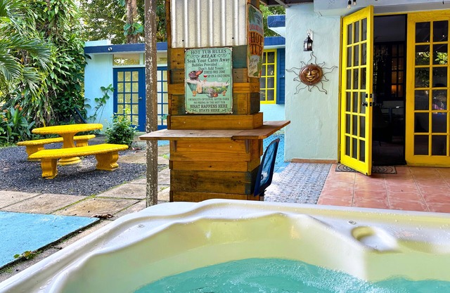 Rainforest View 4 bed 3 bath Hot Tub - Generator