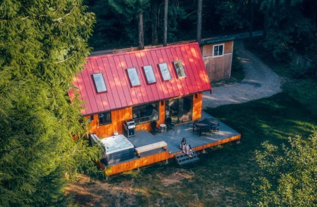 Ramblin' Rose Riverfront, Hot tub, Pet frdly, Cozy