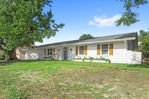 Ranch Home Gem 5BR Home Sleeps 12 with Game Room