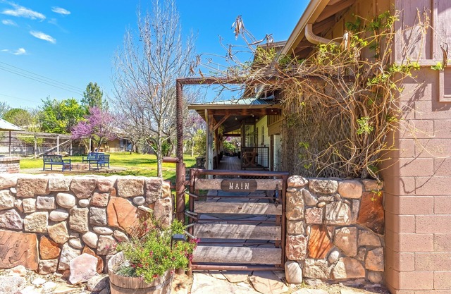 Ranch House 4 bedrooms close to Sedona and Jerome