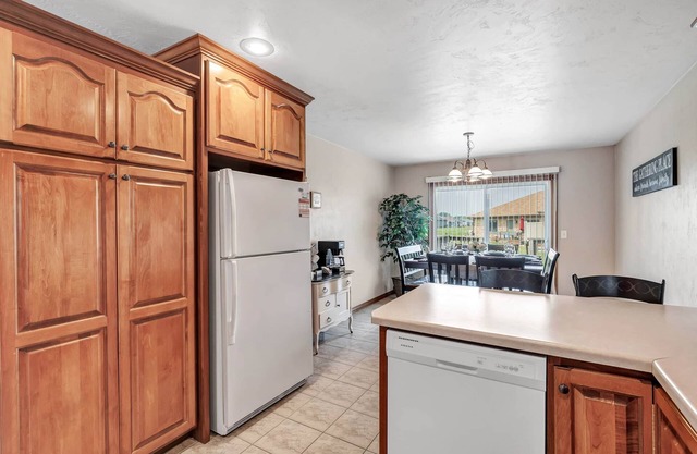 Ranch Modern Duplex 3BR Home in Green Bay, Sleeps 8