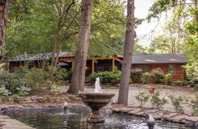 Ranch style cabin 3.7 miles from Biltmore House