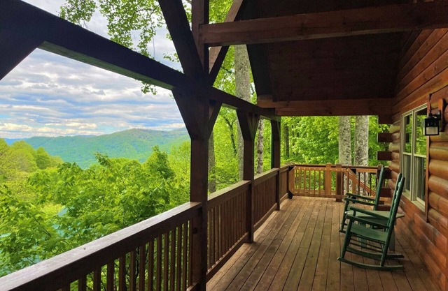 Range Views - Sleeps 6, Firepit, Hot Tub