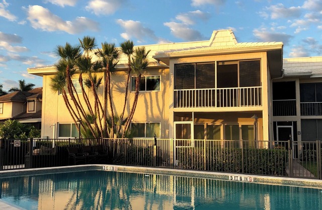 Rare find for Dec-Jan: 2nd floor Parkshore condo