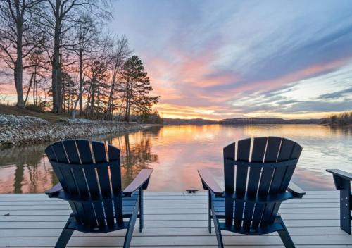 Rare Flat Lot wBeautiful Views Dock Hot Tub
