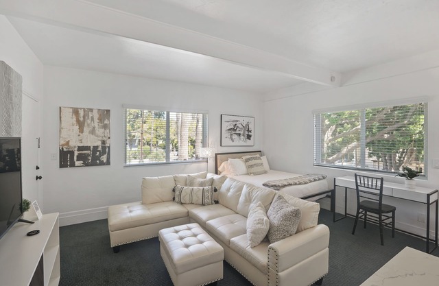 Rare West Beach Studio #4 — blocks to the Beach, Downtown State St & Funk Zone