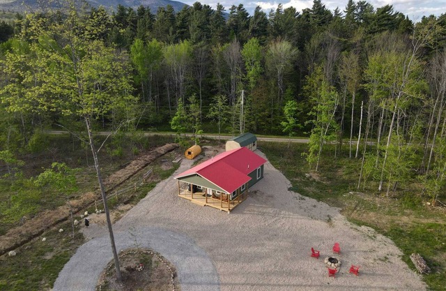 Raspberry cottage-w/sauna and EV chargernminutes from Whiteface and Lake Placid