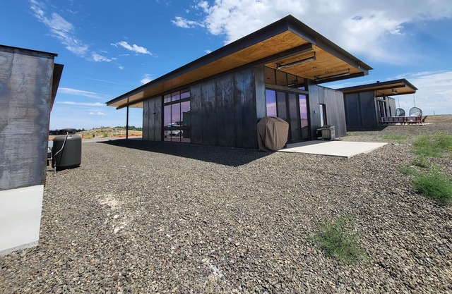 RATTLESNAKE RETREAT, 2 BDRM, IN THE WINERY