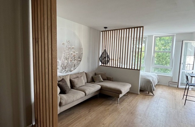 Ready-to-live-in design apartment next to Beethovenhalle with underground parking space