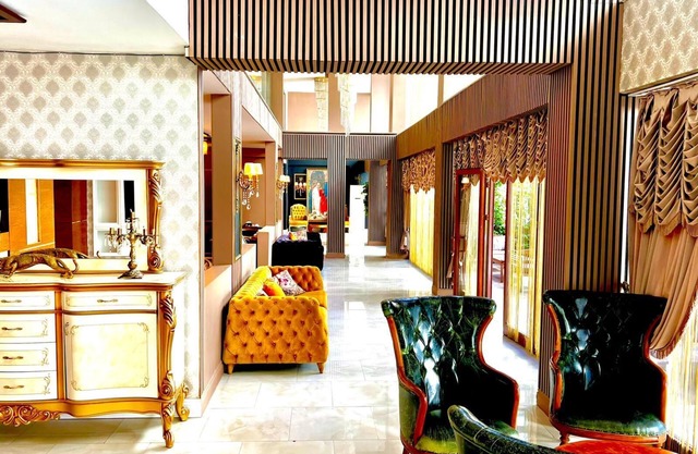 Real King Suit Otel